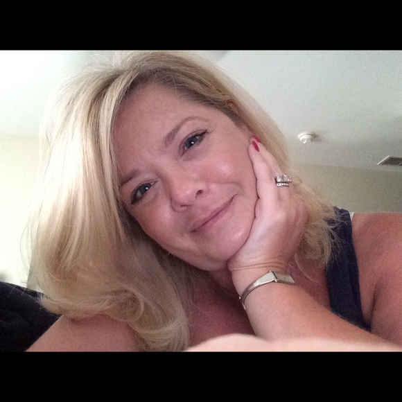 Meet your Posher, Jennifer - Picture 1 of 1